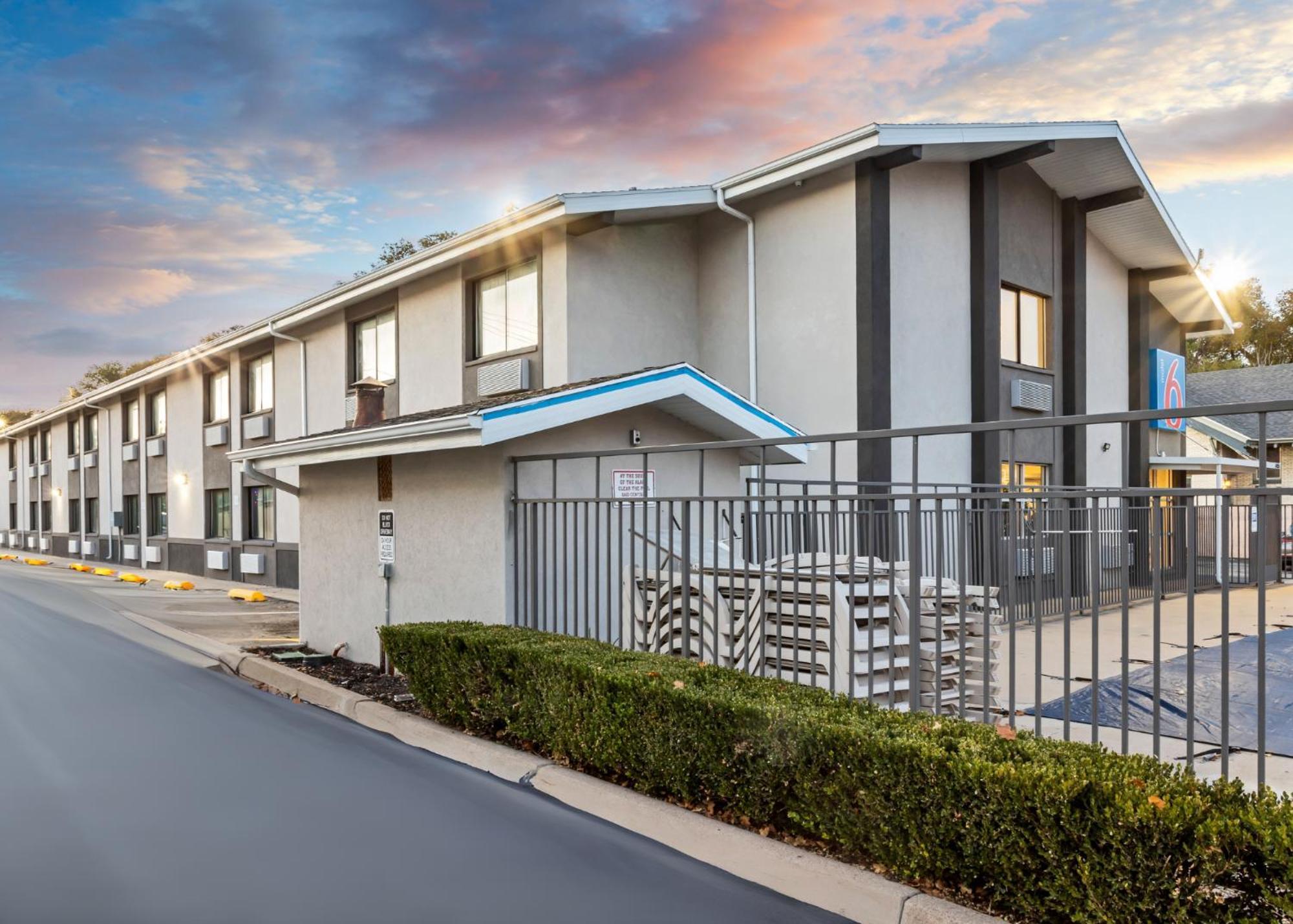 Motel 6 Ogden, Ut- Downtown Exterior photo