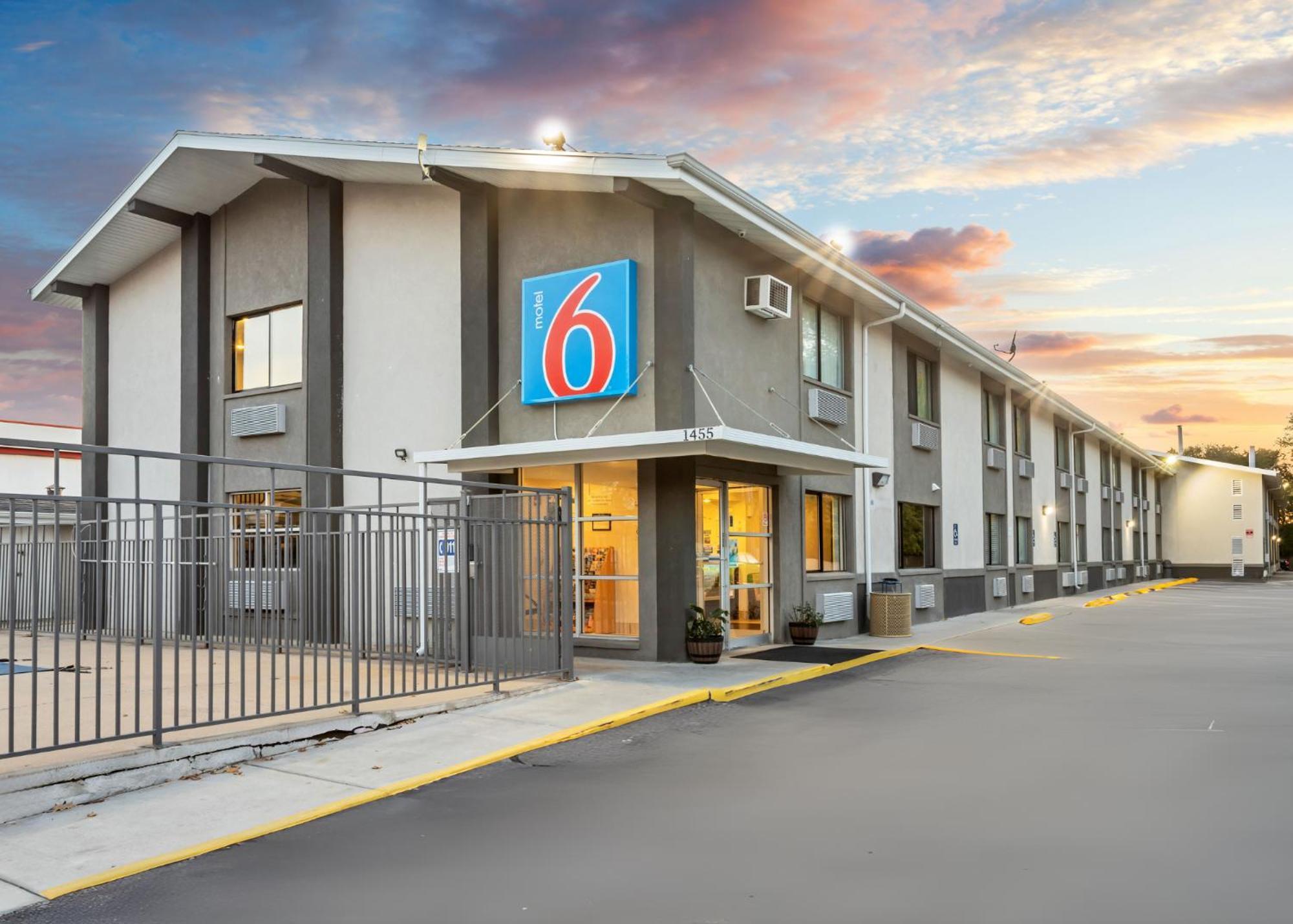 Motel 6 Ogden, Ut- Downtown Exterior photo